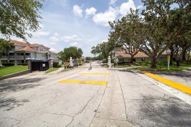 Building Photo - 14036 Fairway Island Dr