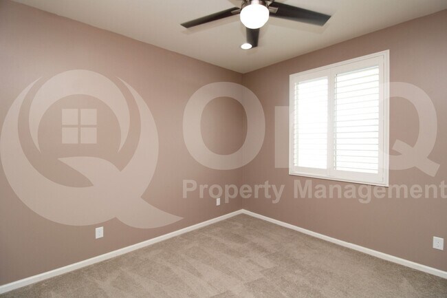 Building Photo - 3080 S Jasmine Dr