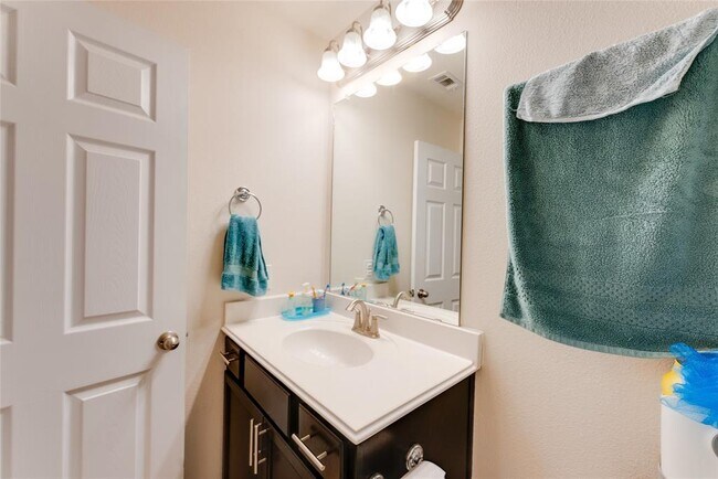 Building Photo - 6047 Wesley Manor Ct