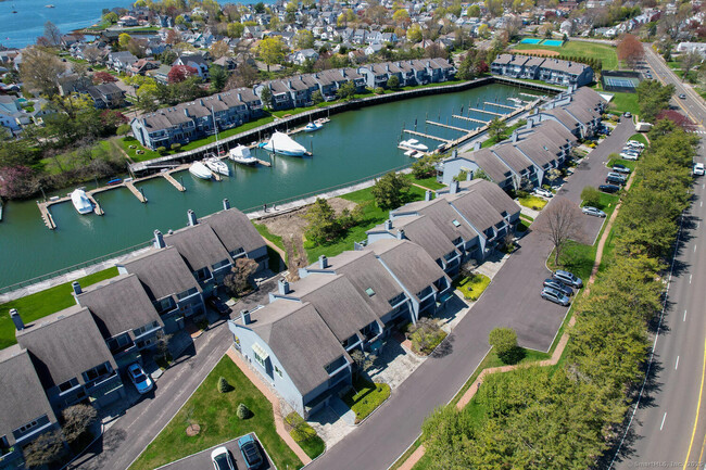 Building Photo - 1 Island Dr