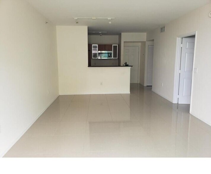 Building Photo - 700 Boynton Beach Blvd