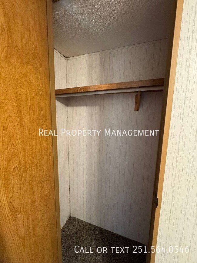 Building Photo - 3101 Western Hills Dr W