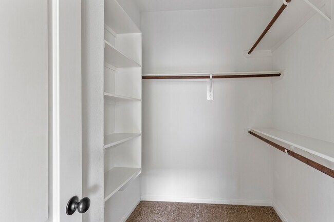 Building Photo - 7 Cheswood Manor Court