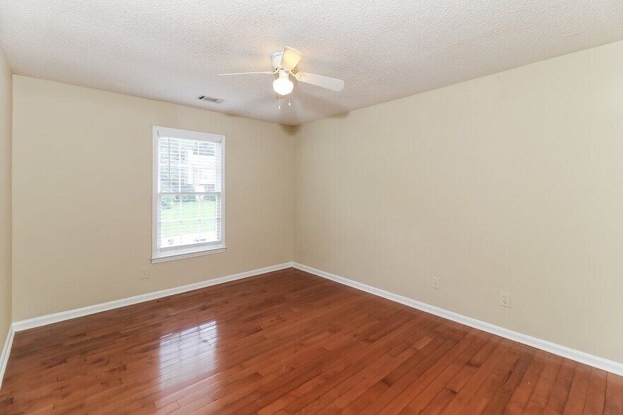 Building Photo - 2035 Castle Royale Dr