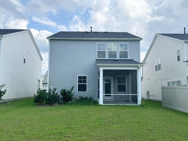 Building Photo - Newly Built 4BD, 3.5BA Zebulon Home with a First Floor Bedroom and Screened Patio in an HOA Commu...