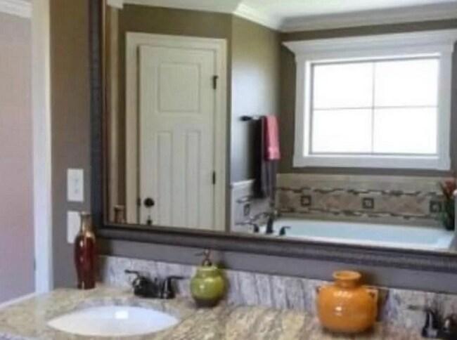 Building Photo - Charming 4-Bedroom Home Near Moody AFB with Hardwood Floors, Spacious Kitchen, and Fenced Backyard!