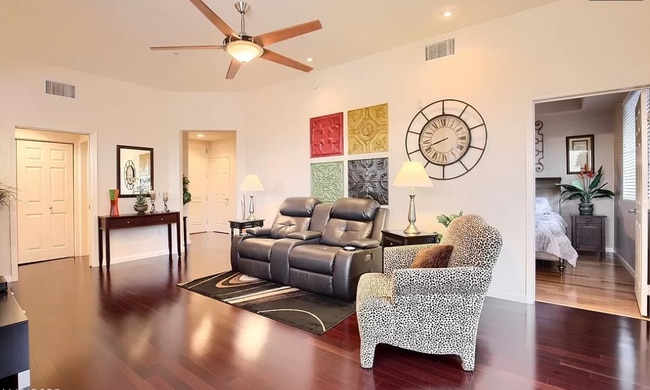 Building Photo - 15 E Agate Ave