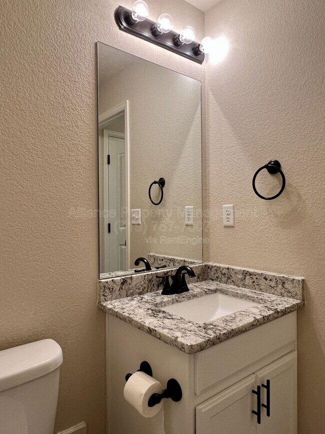 Building Photo - 6280 San Mateo Dr