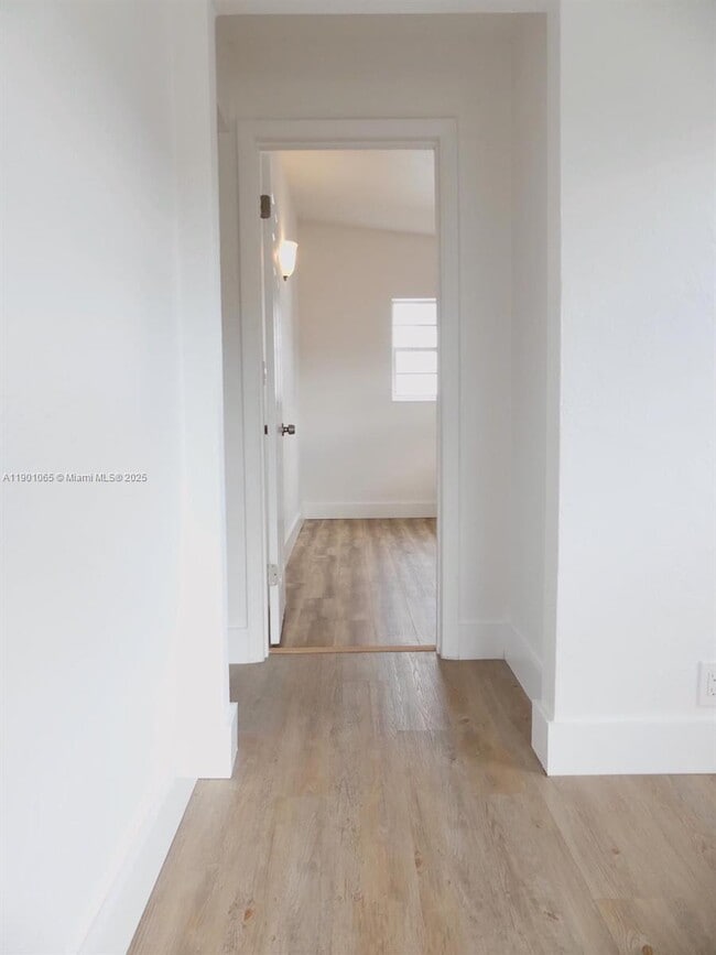 Building Photo - 3427 NW 5th St