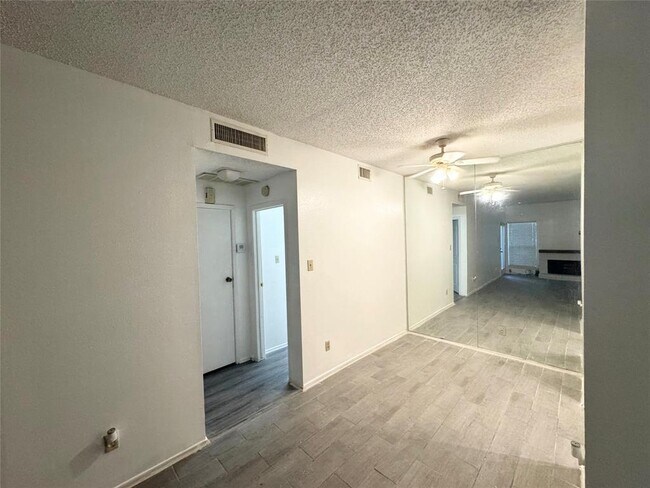 Building Photo - 10049 Westpark Dr