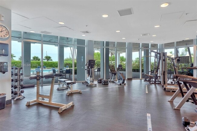 Building Photo - 6515 Collins Ave