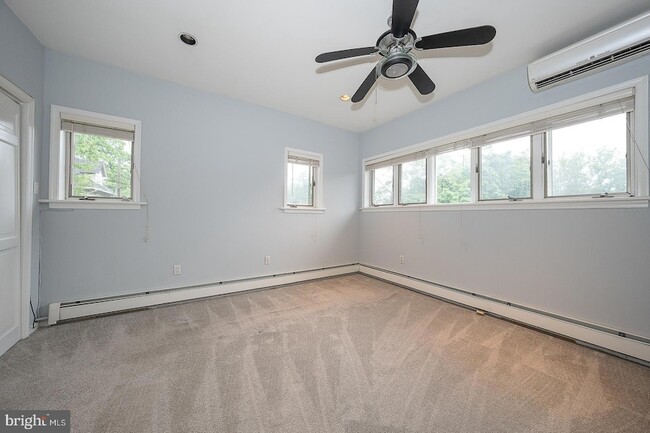 Building Photo - 212 Elm Terrace