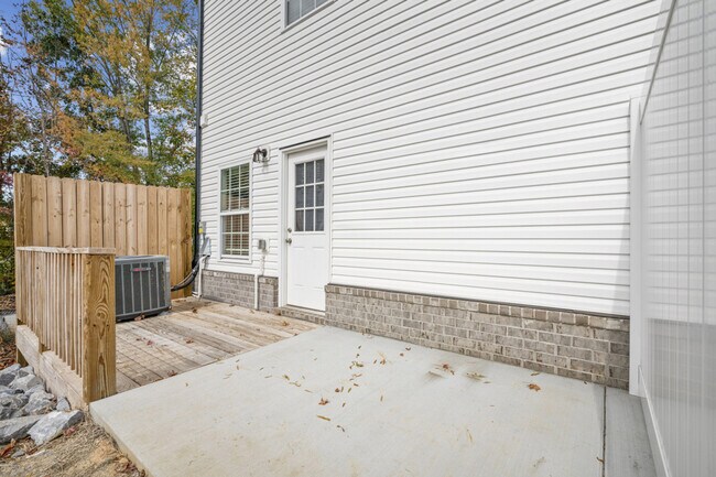 Building Photo - 156 Excell Rd