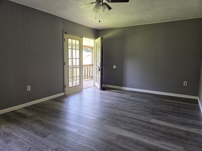 Building Photo - 208 Saco Ln
