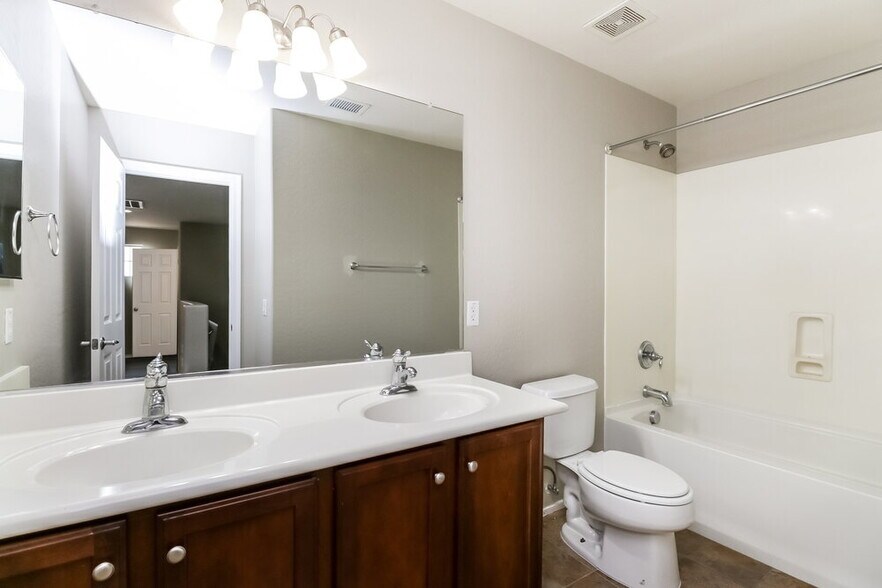 Building Photo - 41538 N Salix Dr