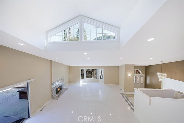 Building Photo - 2255 E Chevy Chase Dr