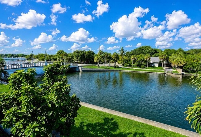Building Photo - 3889 Pompano Dr SE