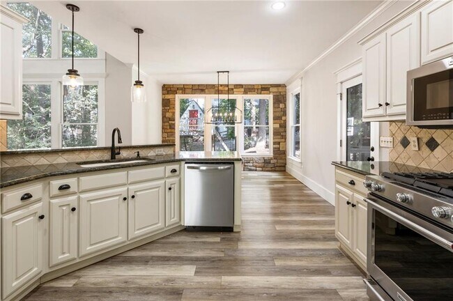 Building Photo - 330 Summerlin Dr