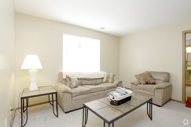 4 Bedroom - Living Room - 609 S. Randolph