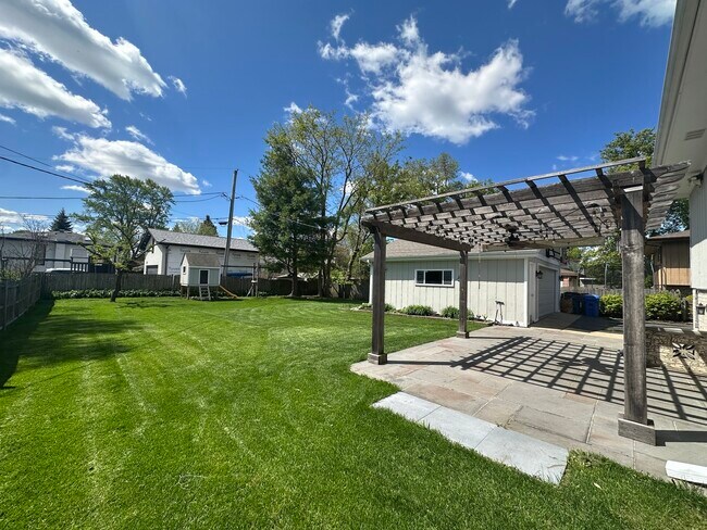Building Photo - 130 Bonnie Brae Ave