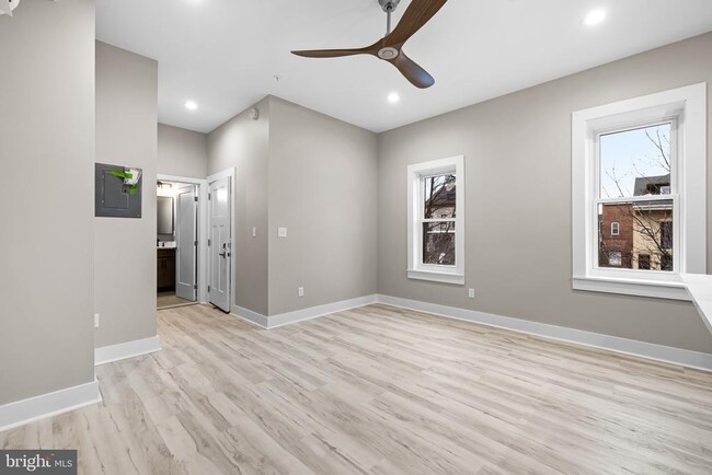 Building Photo - 400 S Conkling St