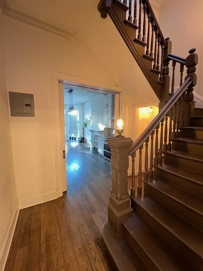 Building Photo - 122 Mercer St