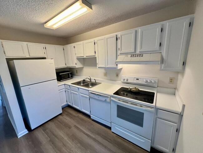 Building Photo - 3389 Northside Dr