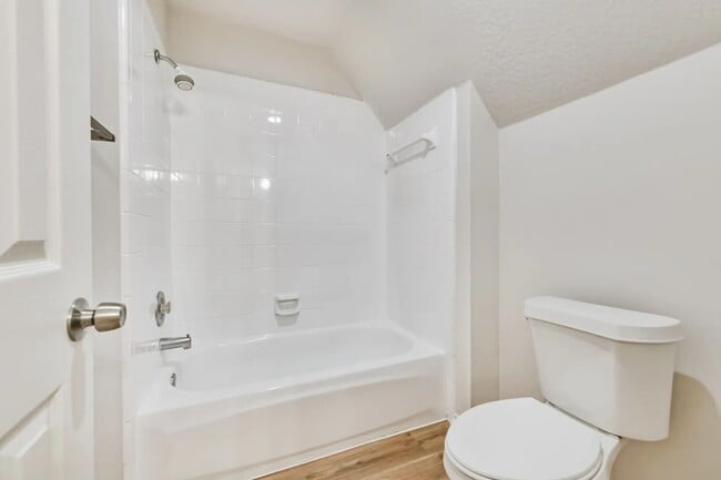 Building Photo - 106 Mango St