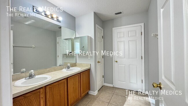 Building Photo - 626 Fern Lake Dr