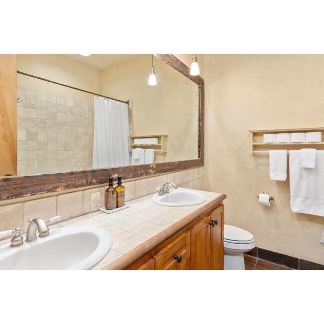 Building Photo - 404 Adams Ranch Rd