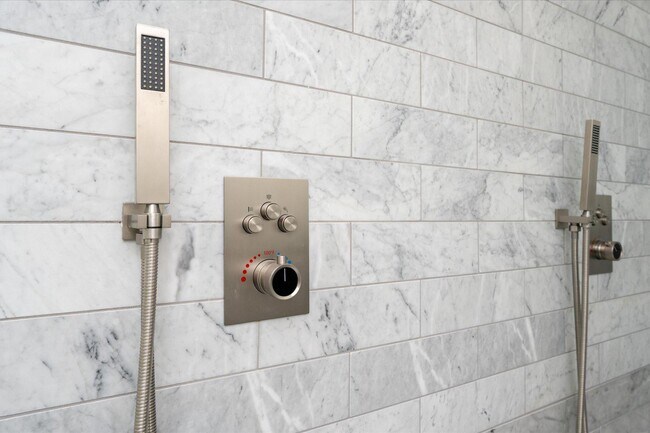 Building Photo - 2942 S Haven Dr