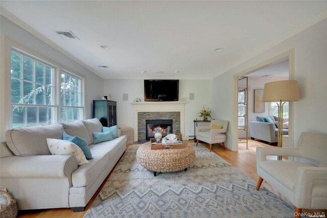 Building Photo - 1460 Hillcrest Dr