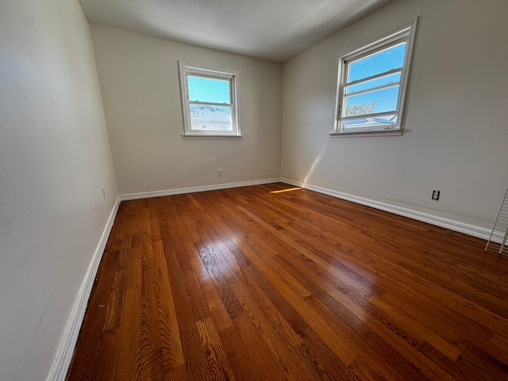 Building Photo - 1018 Huguenot Ave