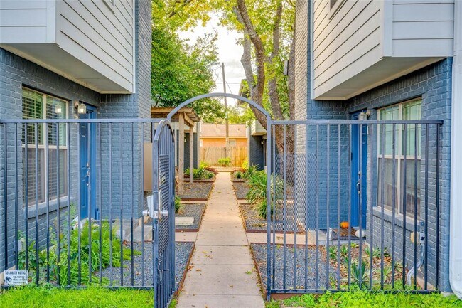 Building Photo - 2101 Polaris Ave