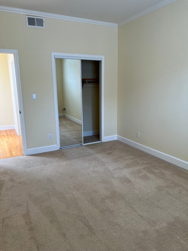 master bed room - 1276 45th Ave
