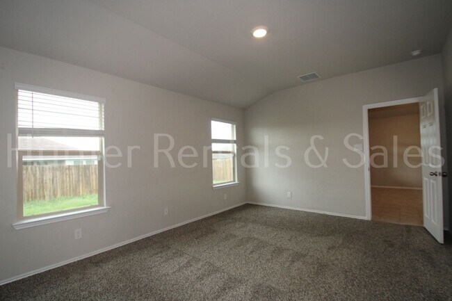 Building Photo - 5106 Brody Dr