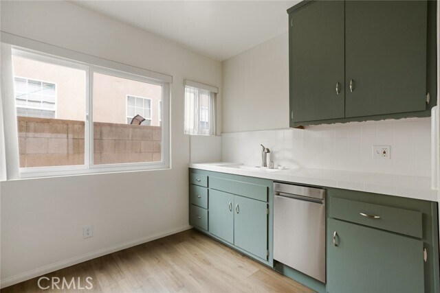 Building Photo - 740 W 27th St