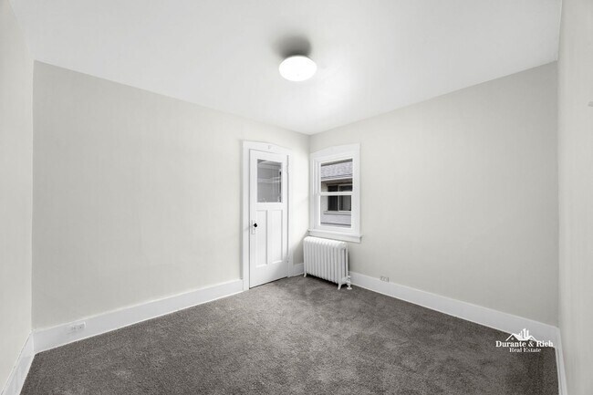 Building Photo - Single Family Home in Historic Oak Park Neighborhood