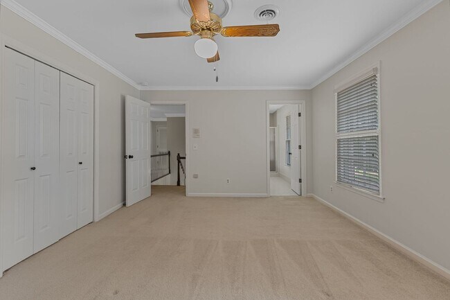 Building Photo - AVAILABLE NOW-- 4-Bed/5-Bath in the heart ...