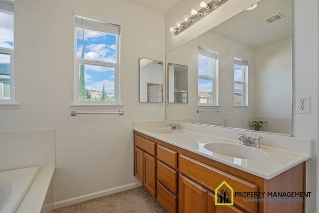 Building Photo - Charming 3-4 Bedroom Home with Top-Rated S...