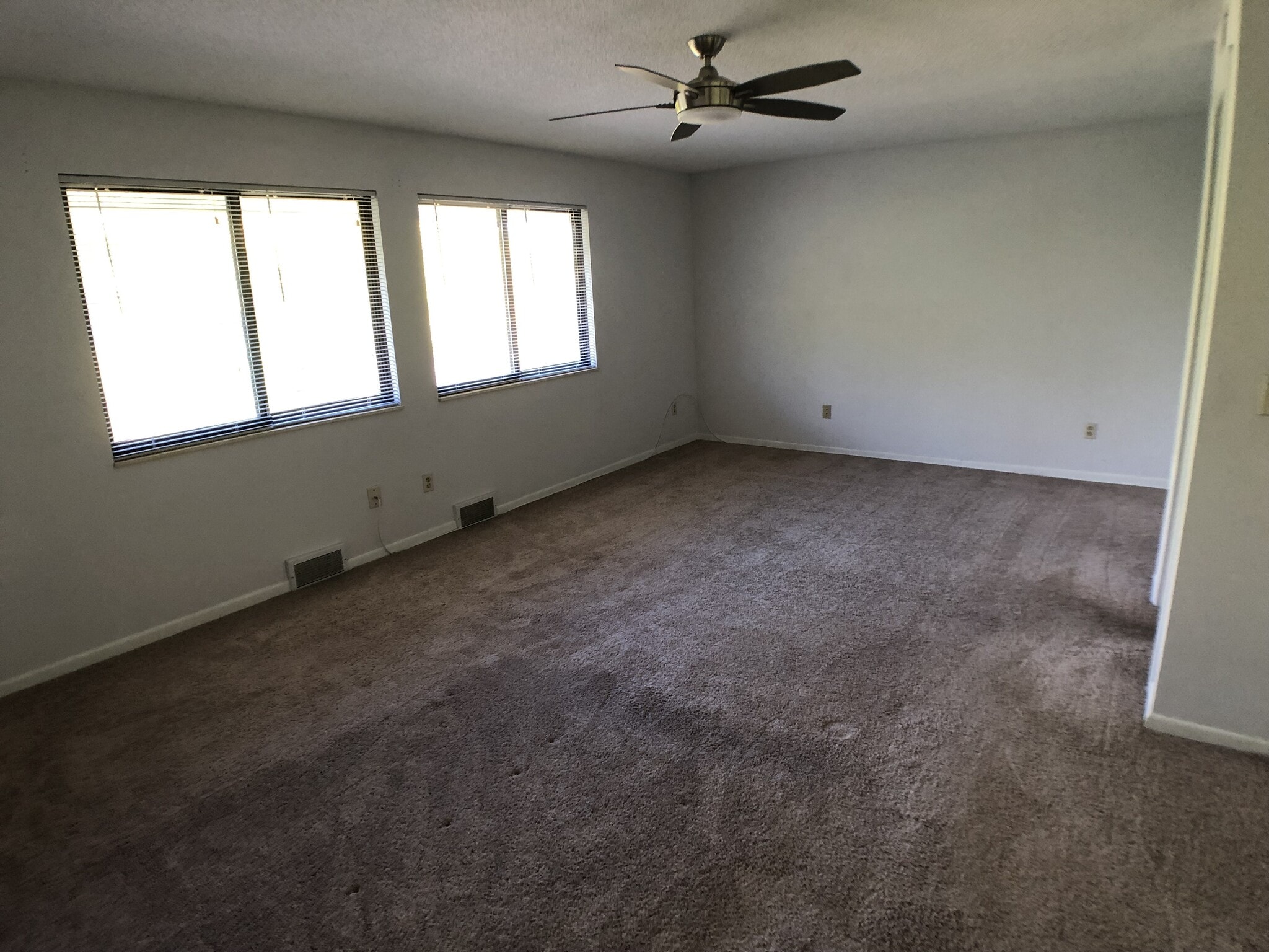 Building Photo - 3071 Zarthan Ave S