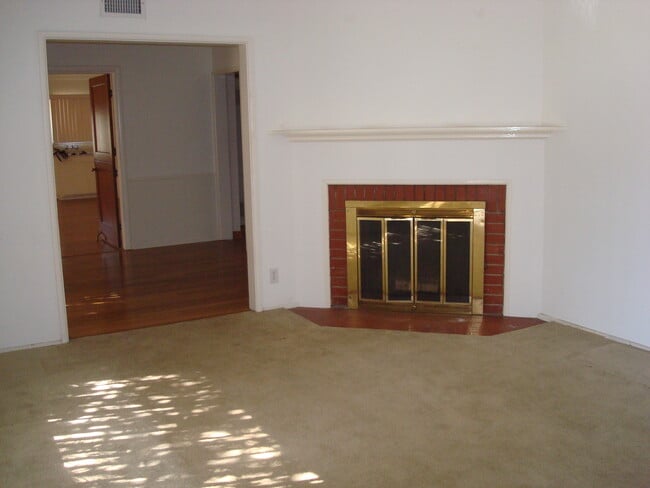 Building Photo - 4127 Ocana Ave