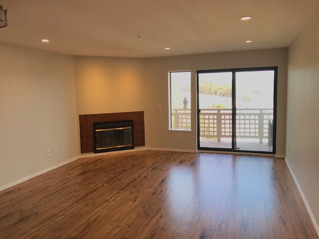 Large living area with balcony view of park - 107 Oak Ct