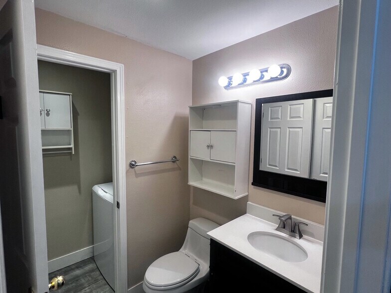 Building Photo - 15807 NE 86th Cir