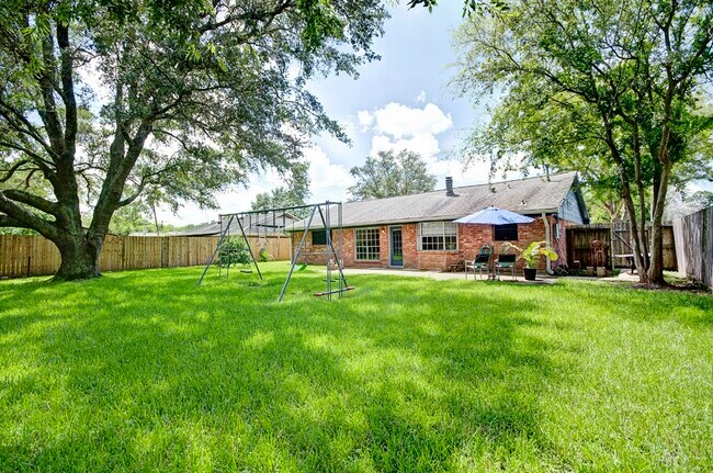 Building Photo - 609 Mary Ann Dr