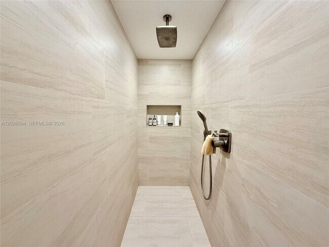 Building Photo - 495 Brickell Ave