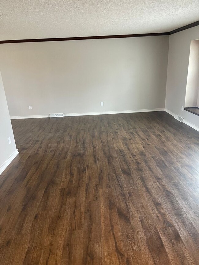 Building Photo - Executive home for rent! Excellent locatio...