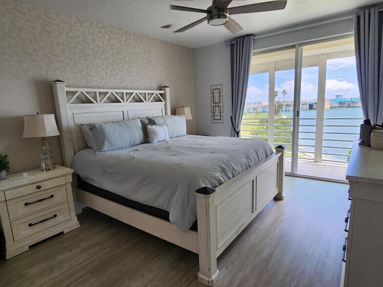 Building Photo - 7882 Sailboat Key Blvd S