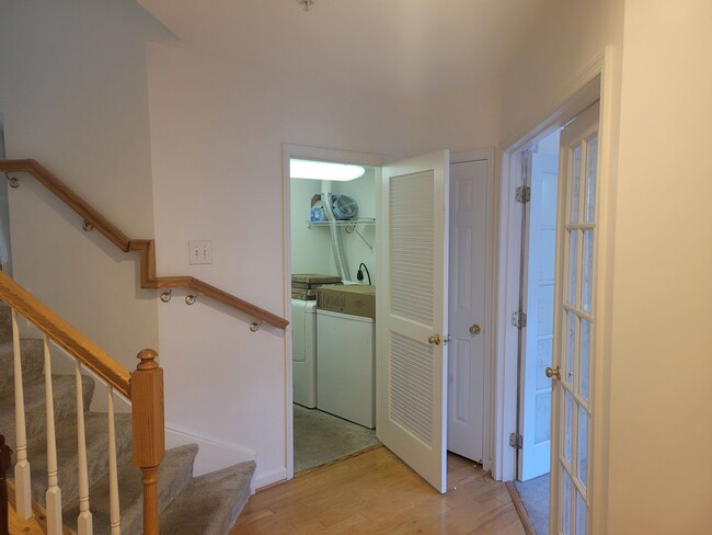 Building Photo - Lovely 3 BR/3.5 BA Townhome in Hanover!