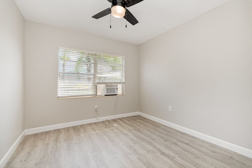 Building Photo - 122 Niemira Ave
